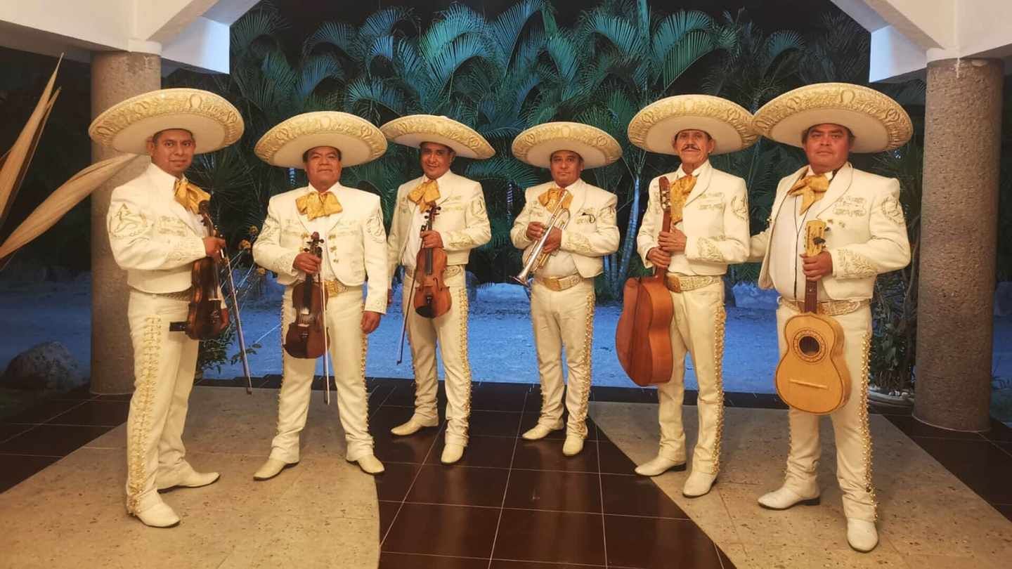 MARIACHI ÁNGELES DE PLATA - Serenatas para toda ocasión