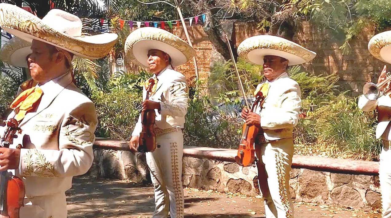 MARIACHI ÁNGELES DE PLATA
