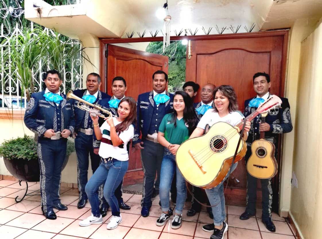 MARIACHI ÁNGELES DE PLATA - graduaciones