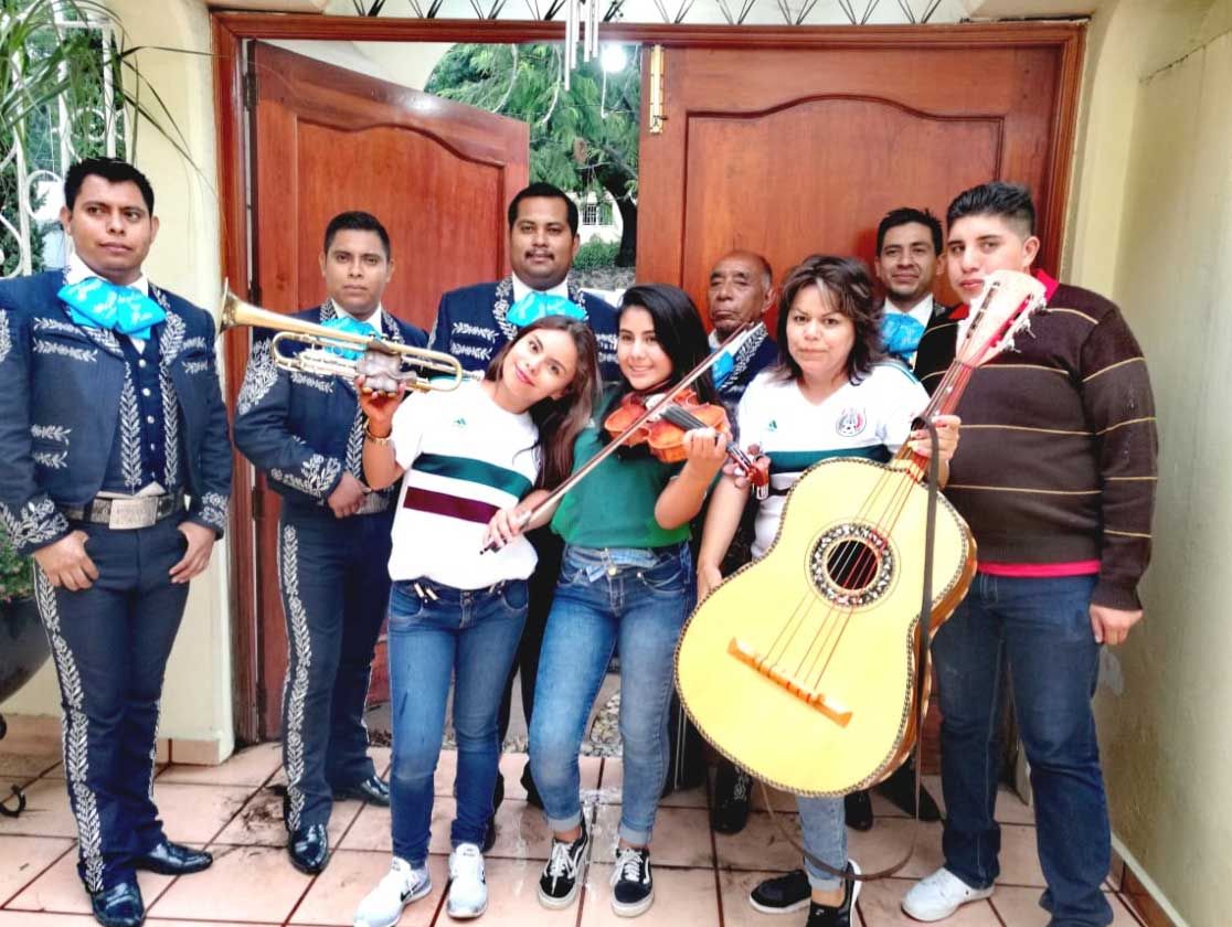 MARIACHI ÁNGELES DE PLATA - Músicos profesionales