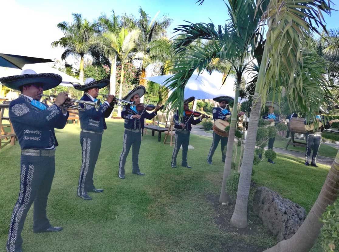 MARIACHI ÁNGELES DE PLATA - serenatas