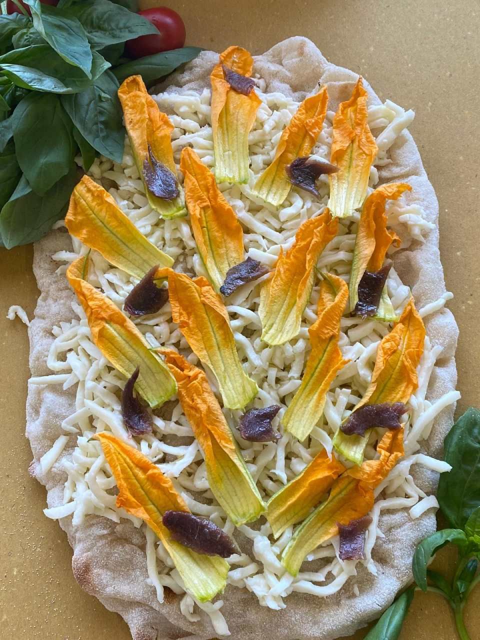 pinsa fiori di zucca e alici