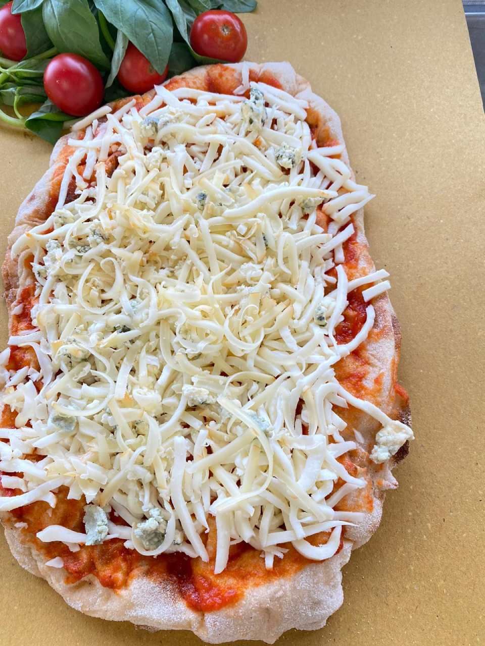 pinsa 4 formaggi