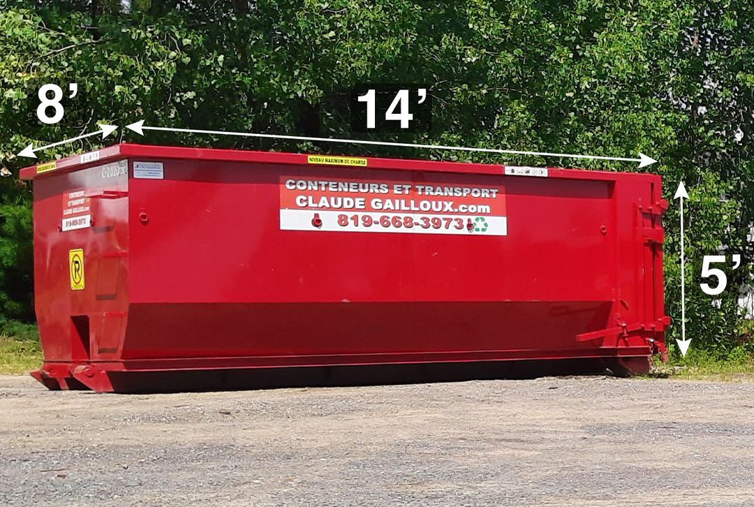 Conteneur à déchets rouge sur du gravier avec des arbres verts derrière, étiqueté 8', 14' et 5'.