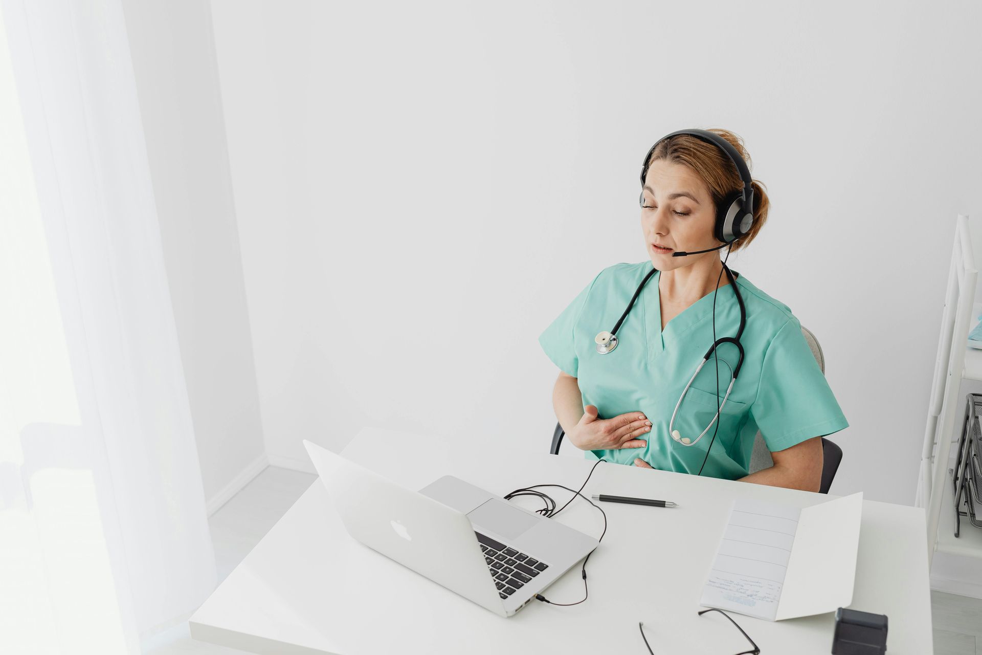 Hybrid Care for GLP-1 Weight Loss: Why the Best Programs Blend Telehealth With In-Person Visits