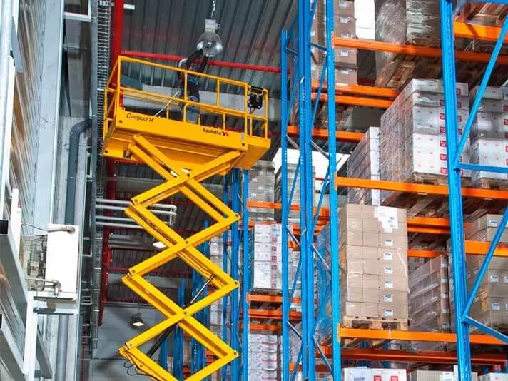 BARCEQUIPOS – Plataforma de tijera compact 14