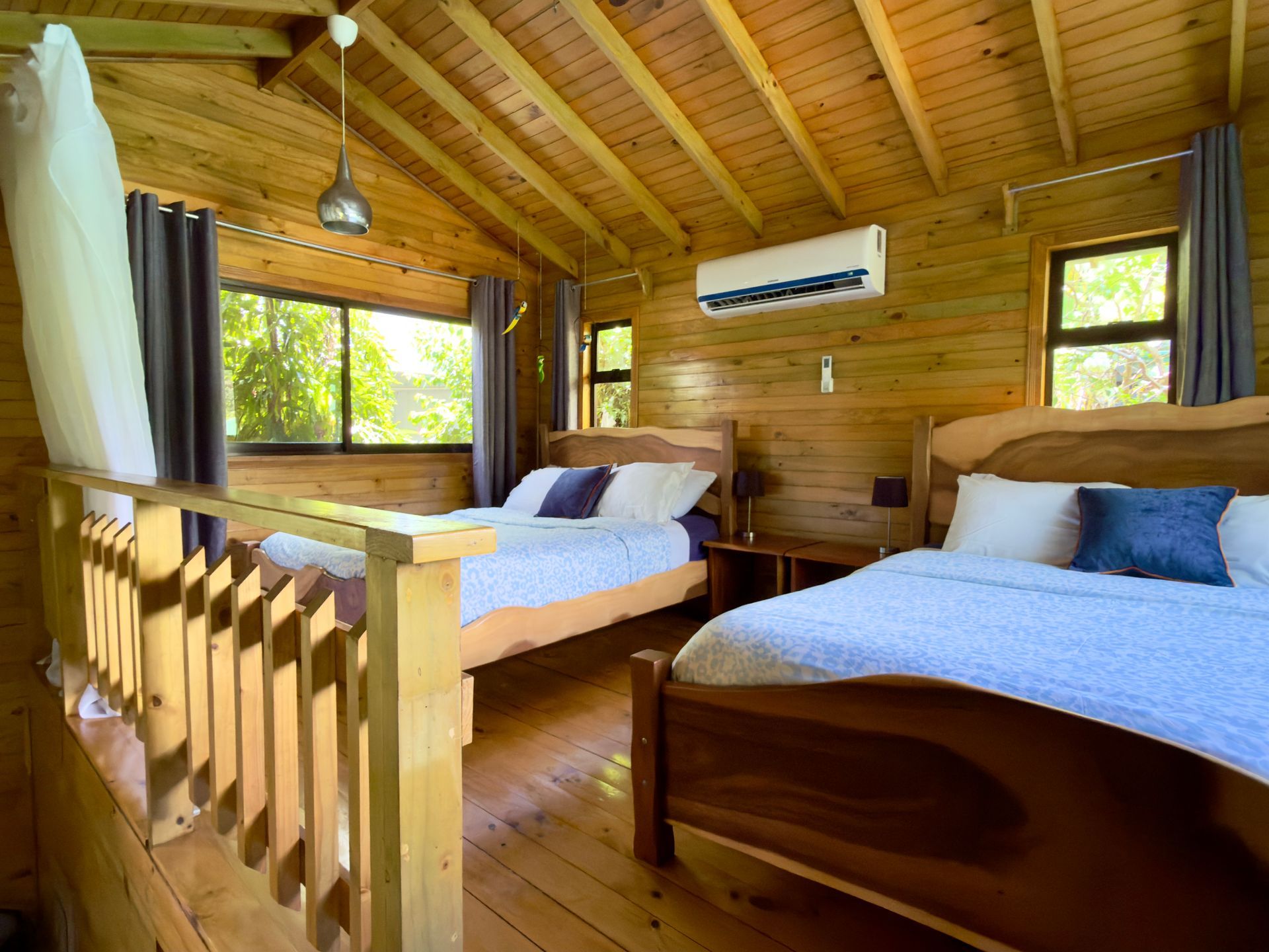 fully equipped vacation rental in Manuel Antonio Costa Rica with ac and hot water, cozy bedding