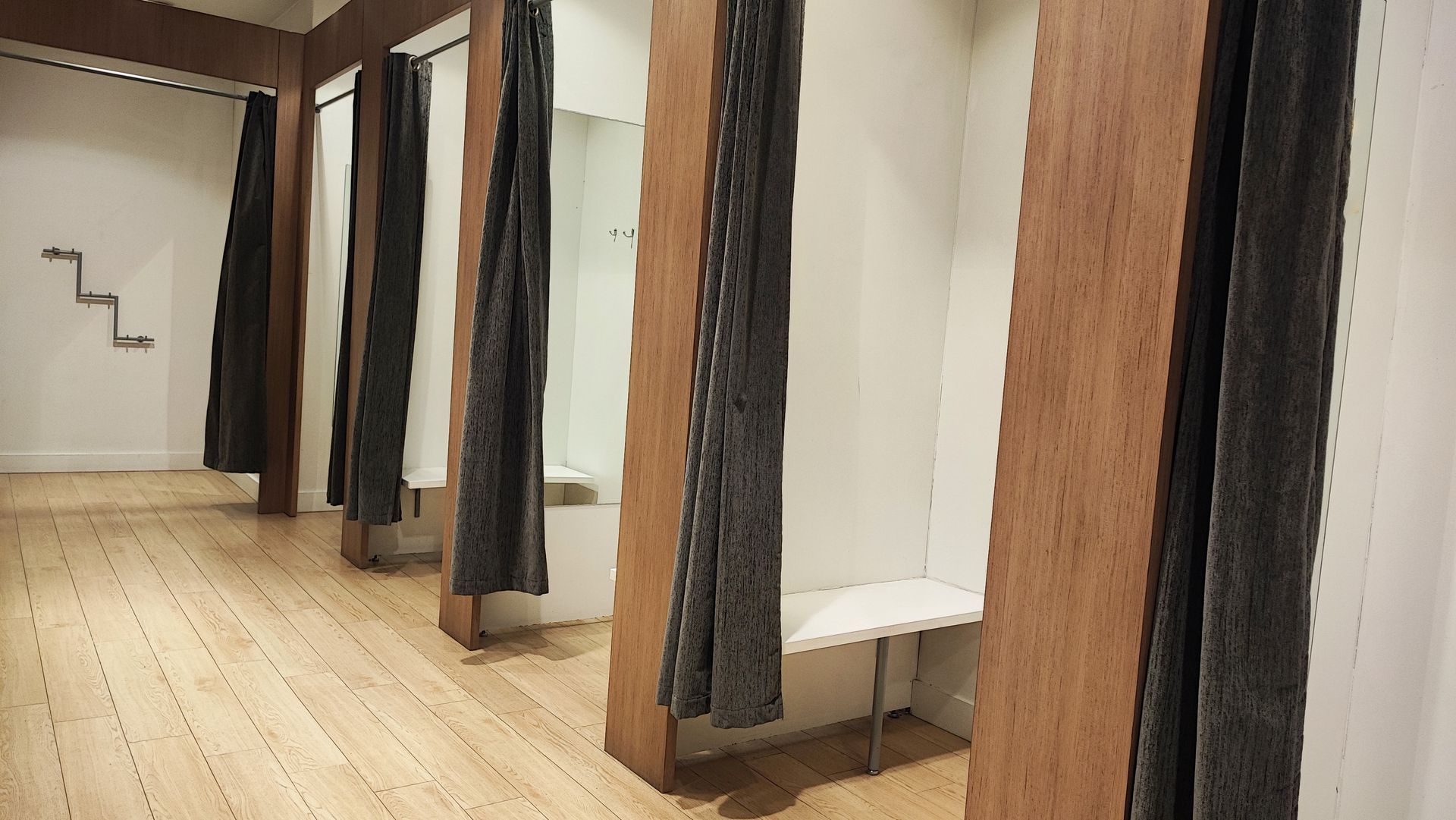 Empty Fitting Room with Wooden Floors — JPR Concepts in Burleigh Heads, QLD