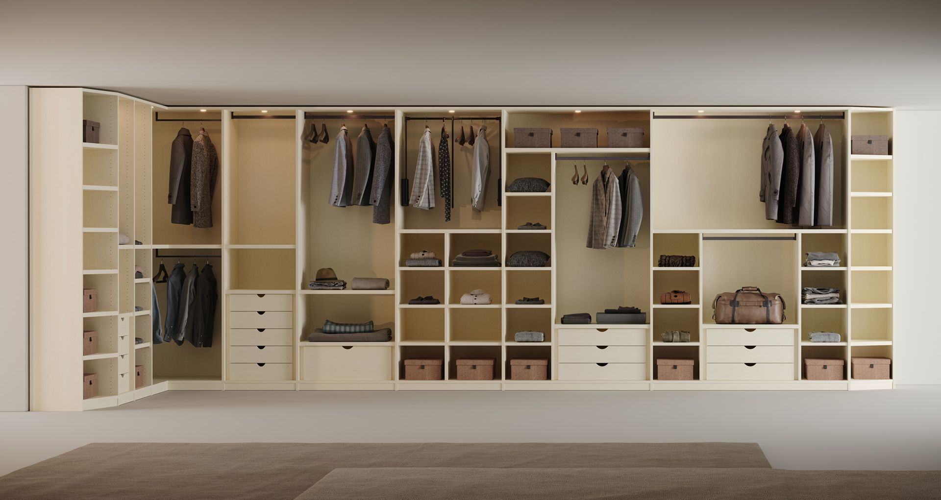 Cabina armadio beige personalizzata con abiti appesi, ripiani, cassetti e contenitori.