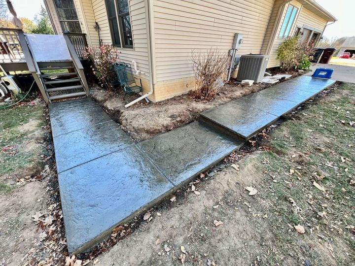 Cantilevered cut stone step Oxford stamped concrete
