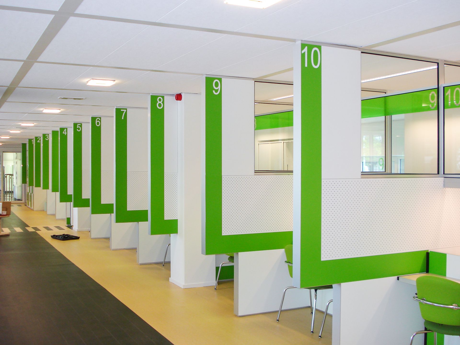 Decoratie folie bij het bedrijfspand van IND te Amsterdam