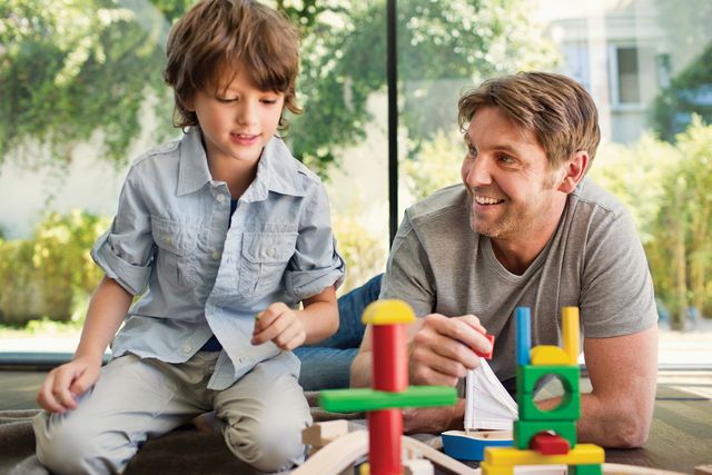 Spelende kinderen in een lokaal