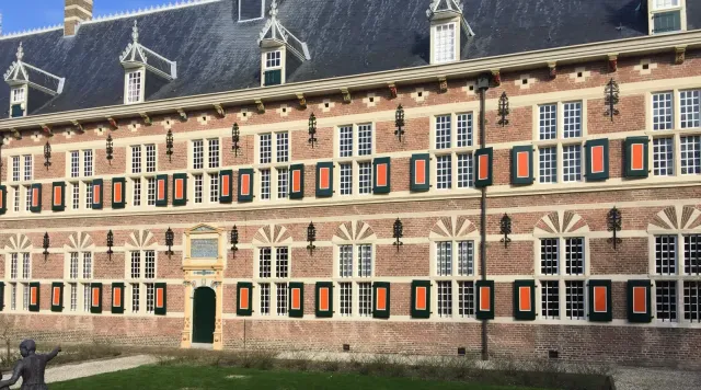 Museumzaal met daglicht