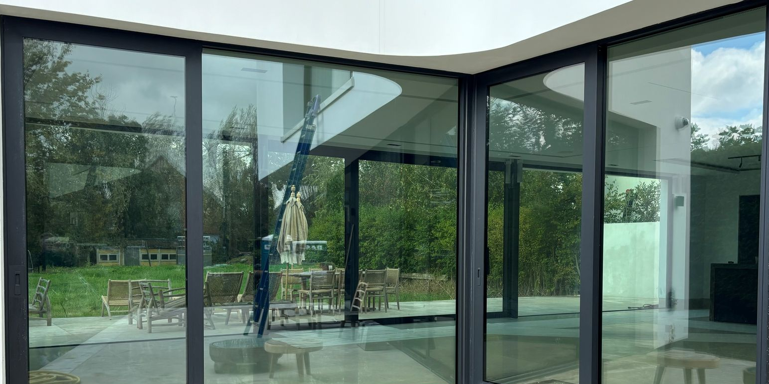 Warmtewerende buitenfolie bij particuliere villa te Abcoude