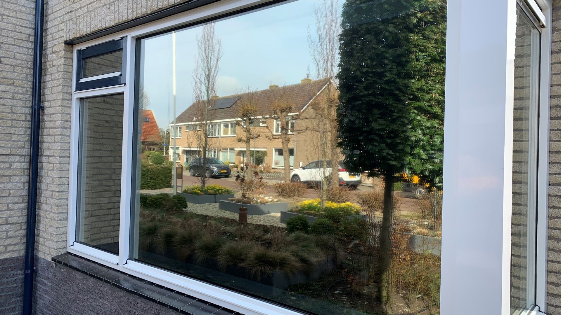 Isolerende raamfolie bij een particuliere woning te Akersloot.