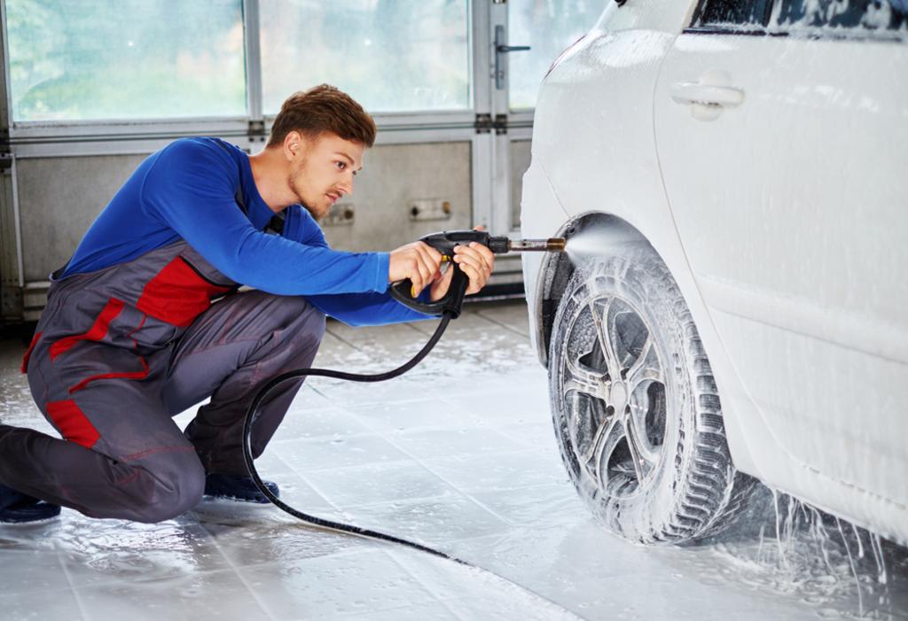 cleaning car tire