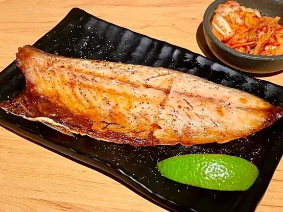柒息地雙11推海鮮優惠，鯖魚鮮嫩又多汁。