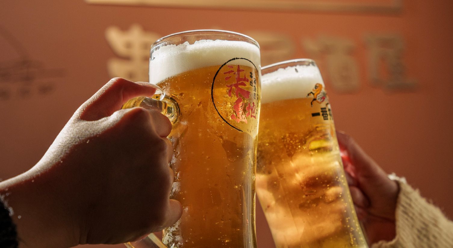 柒息地串燒居酒屋推出週日~週四微醺買就送優惠活動,1664生啤酒、KIRIN生啤酒及各式口味沙瓦買三送一可混搭,海尼根星銀買四送一。全台門市常態參加,與好友暢飲微醺時光,享受串燒美味與優惠快樂乾杯!