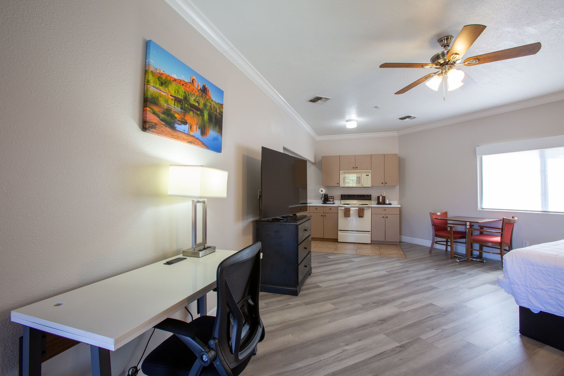 Extended-stay king suite at Wildflower Inn Sedona with Beautyrest bed and full kitchen amenities
