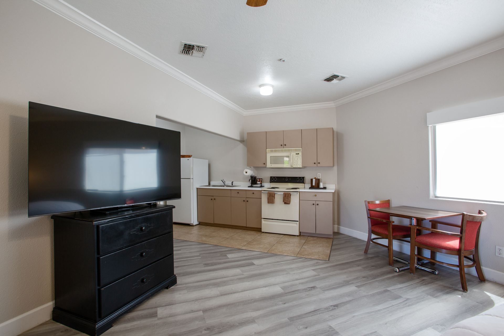 Wildflower Inn Sedona suite with king bed, modern kitchenette, and inviting decor for extended stays