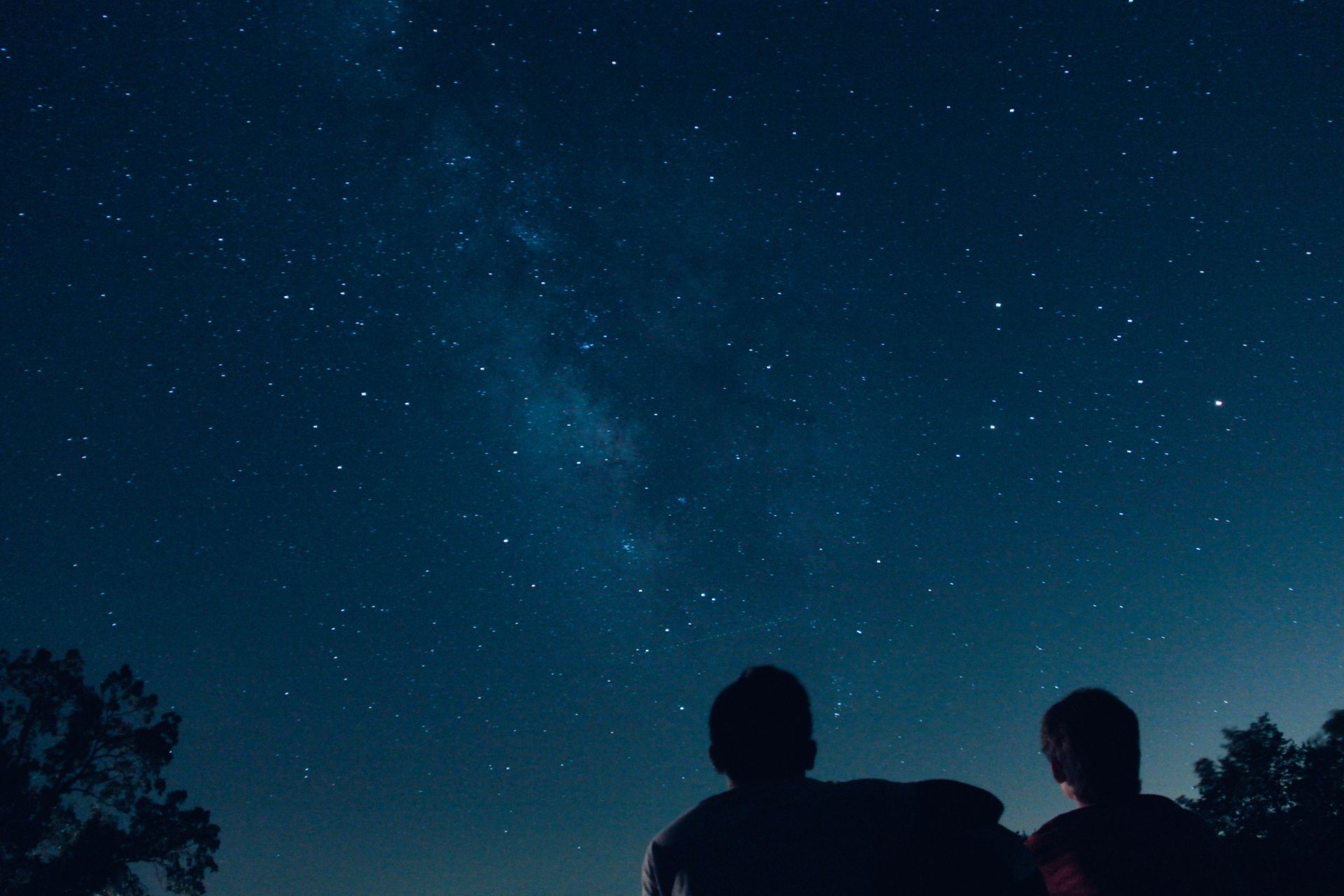 Couple stargazing near Bell Rock, Sedona