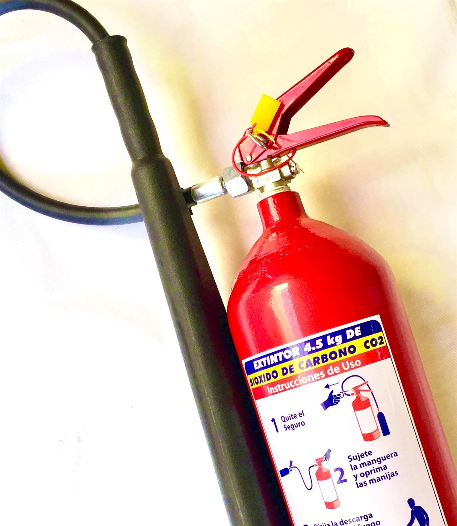 Extintor Nuevo marca EXYRE 4.5kg CO2