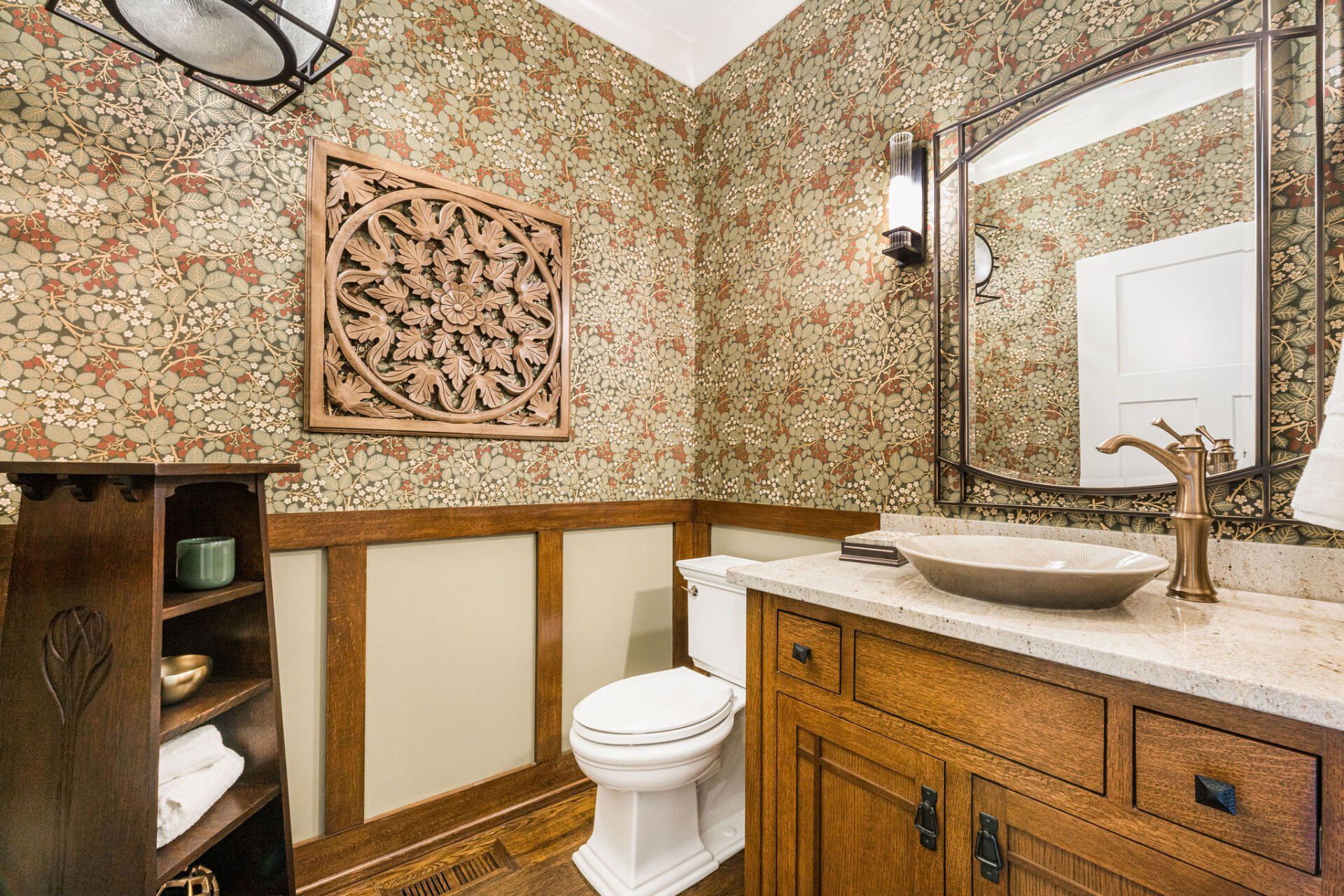 A bathroom with a toilet , sink and mirror.