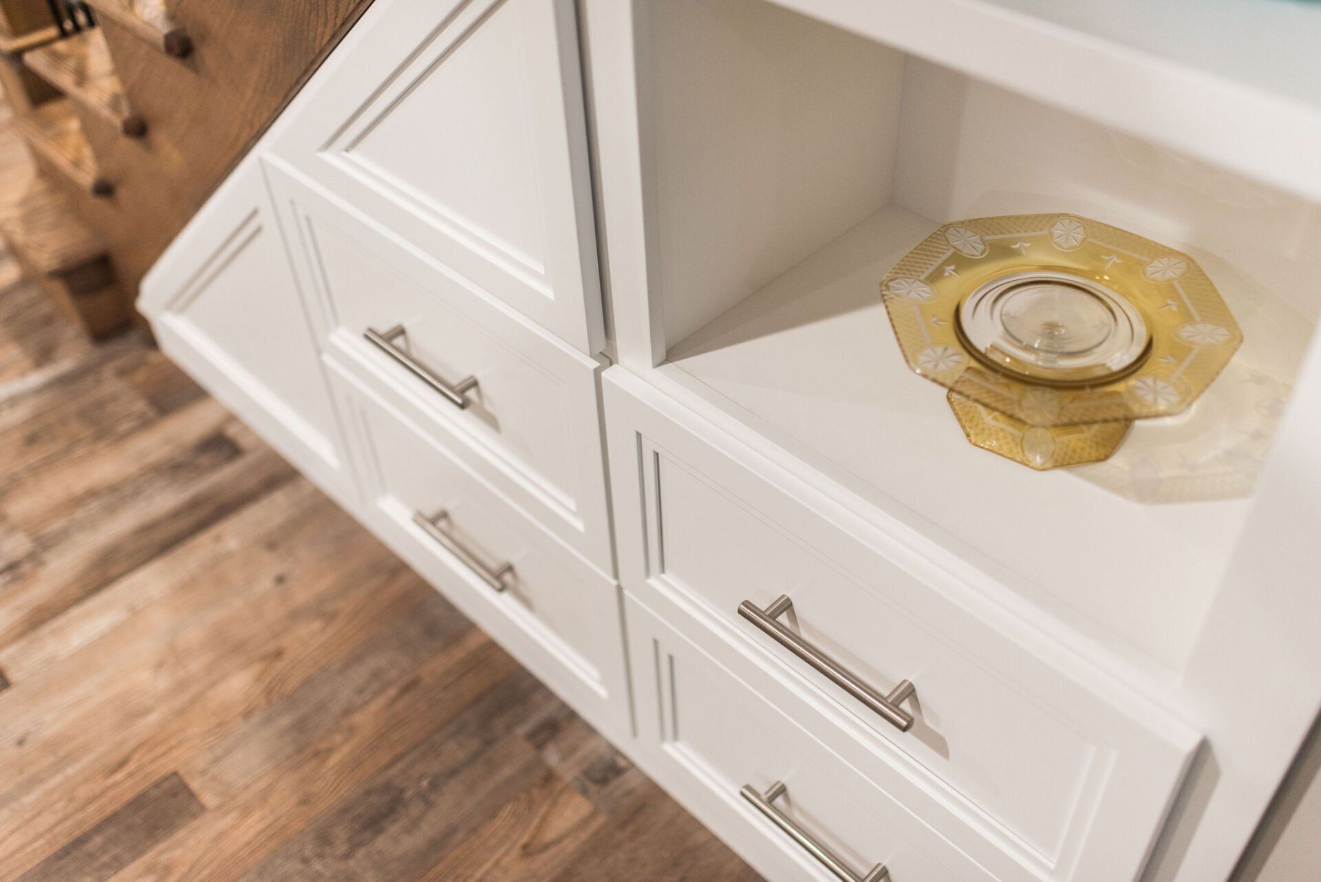 A yellow plate is sitting on top of a white shelf.