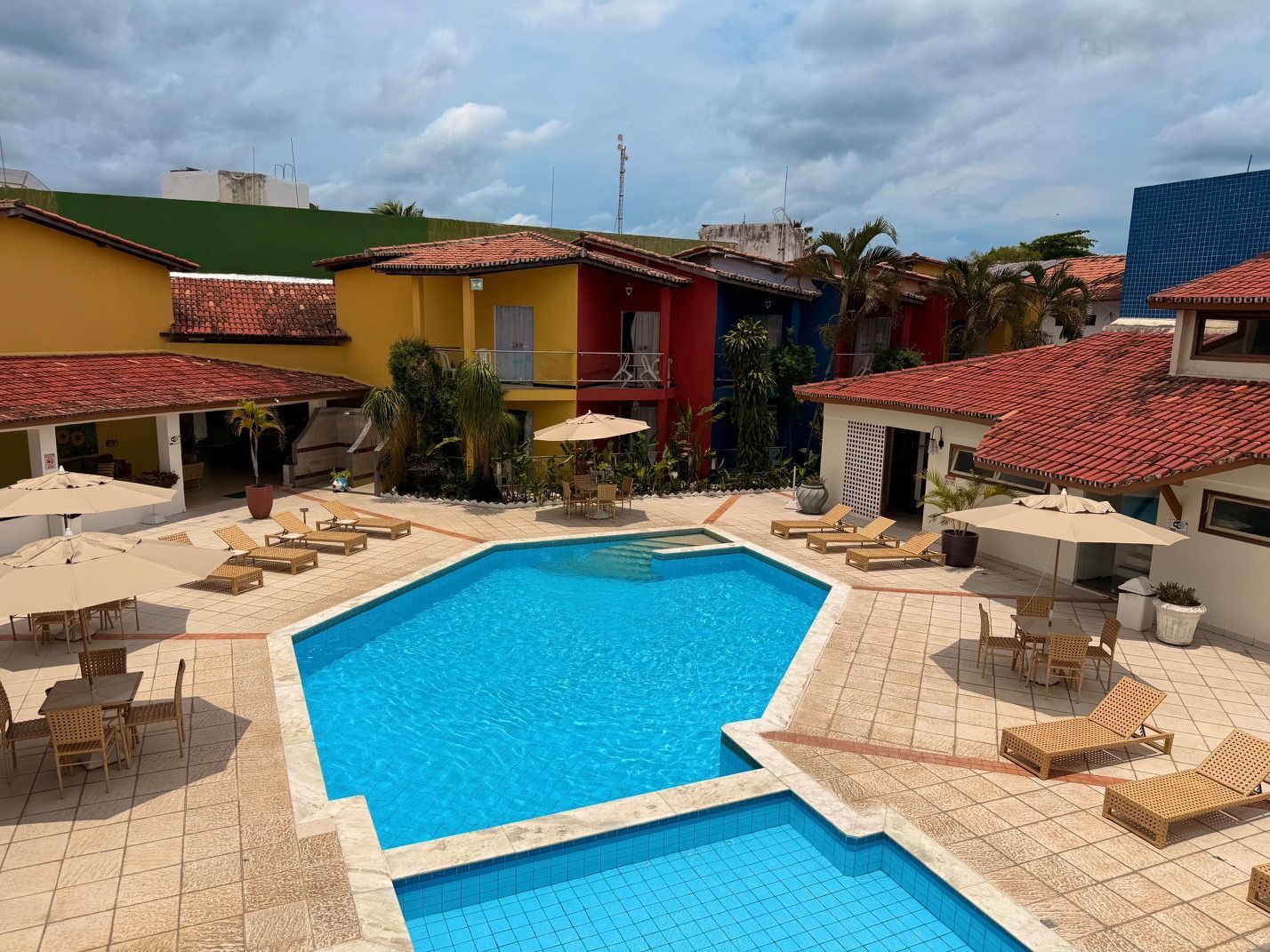 Piscina Hotel Girassol