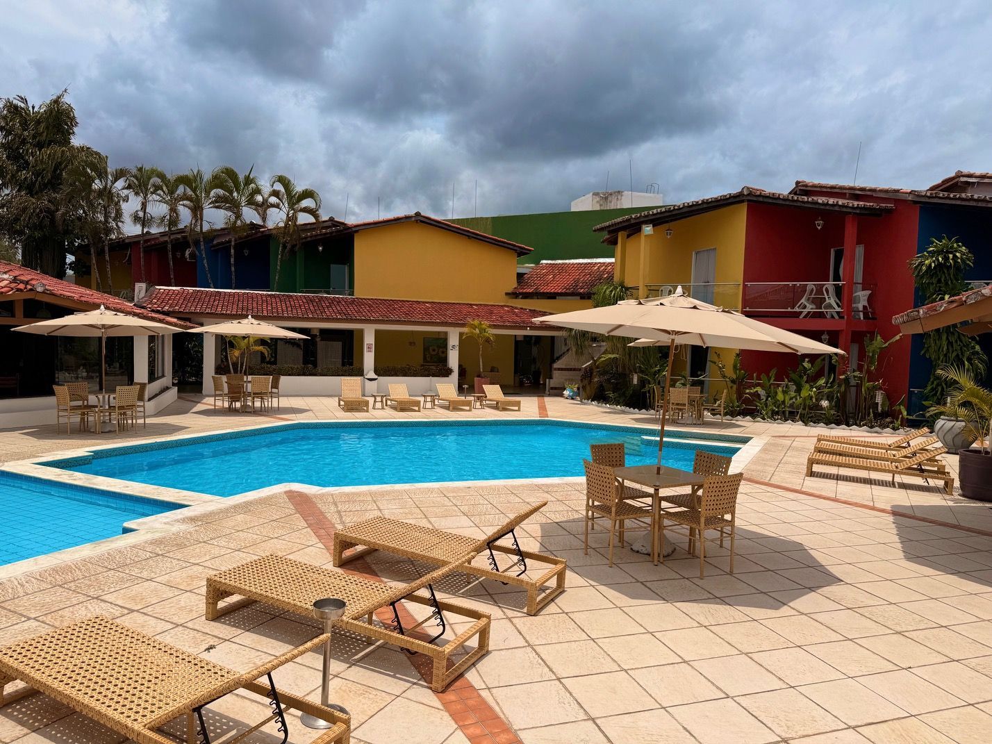 Piscina Hotel Girassol
