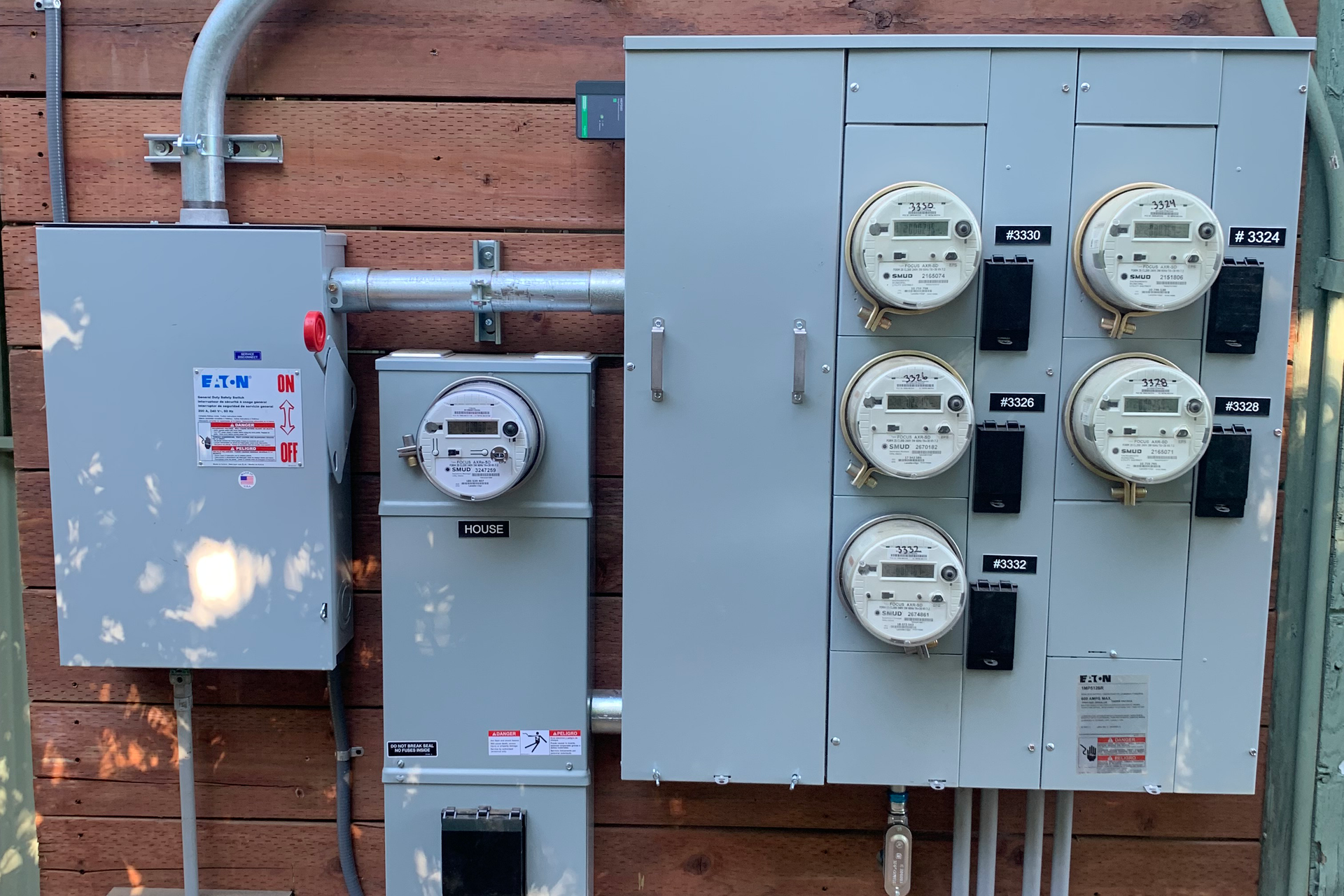 Image of a completed muti-meter Zinsco panel replacement project.