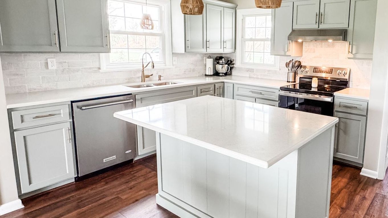 Quartz Countertop on Beautiful Kitchen Island | Lapp Cabinet Coatings