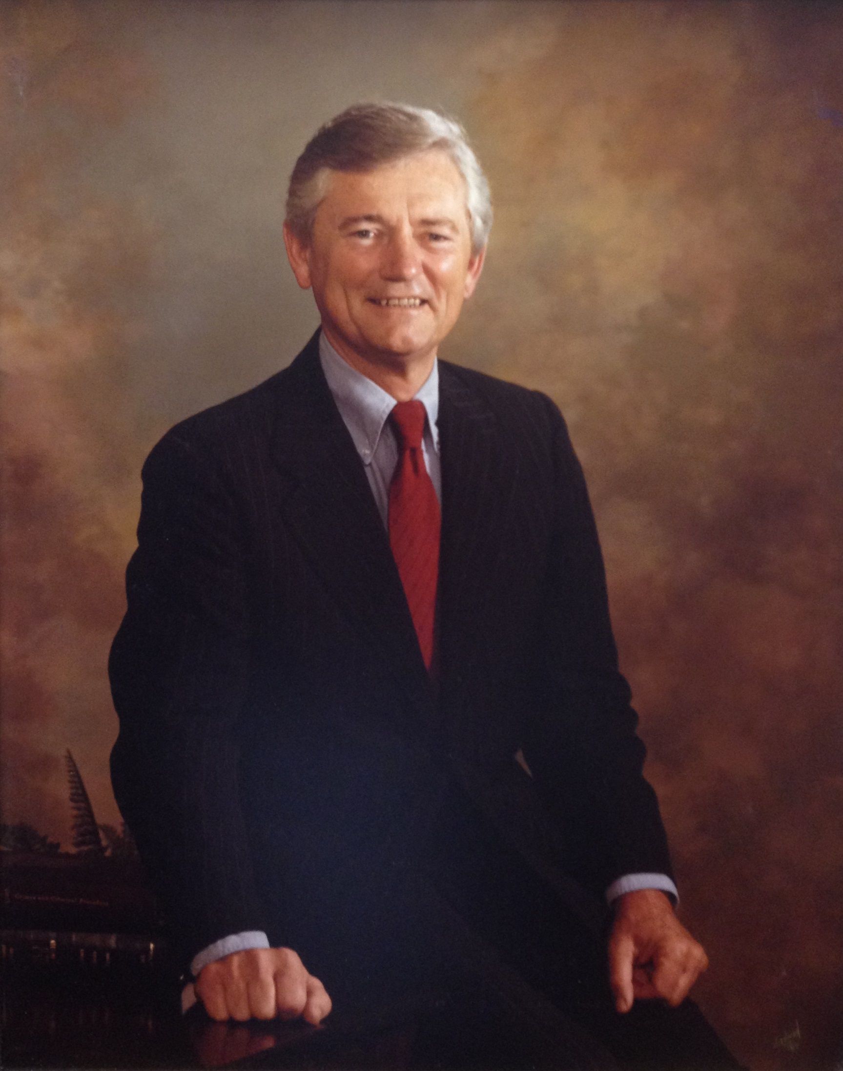 A man in a suit and tie is posing for a picture