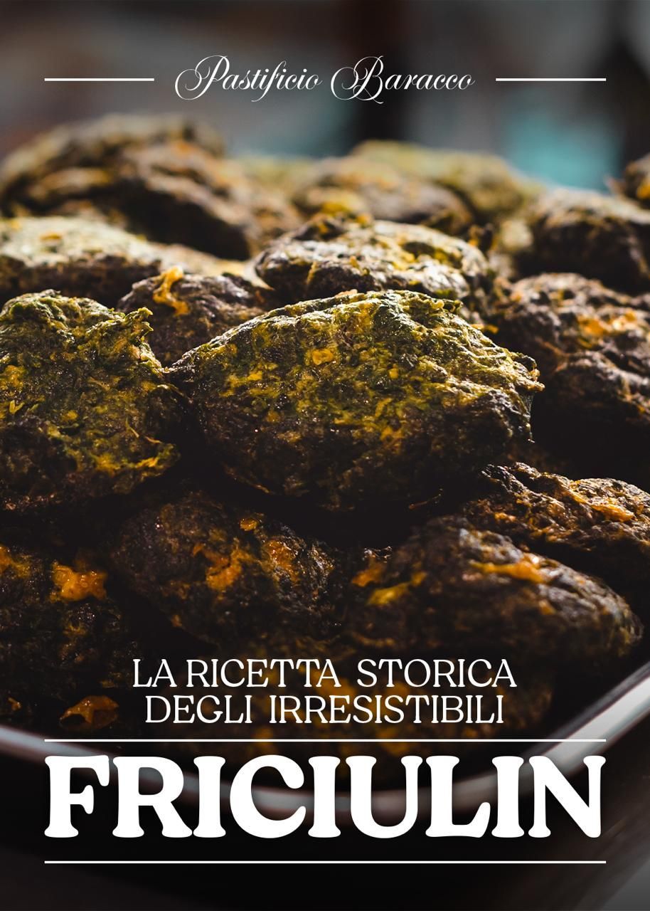 Biscotti Friciulin ricoperti di cioccolato, impilati su un vassoio rustico, con la scritta