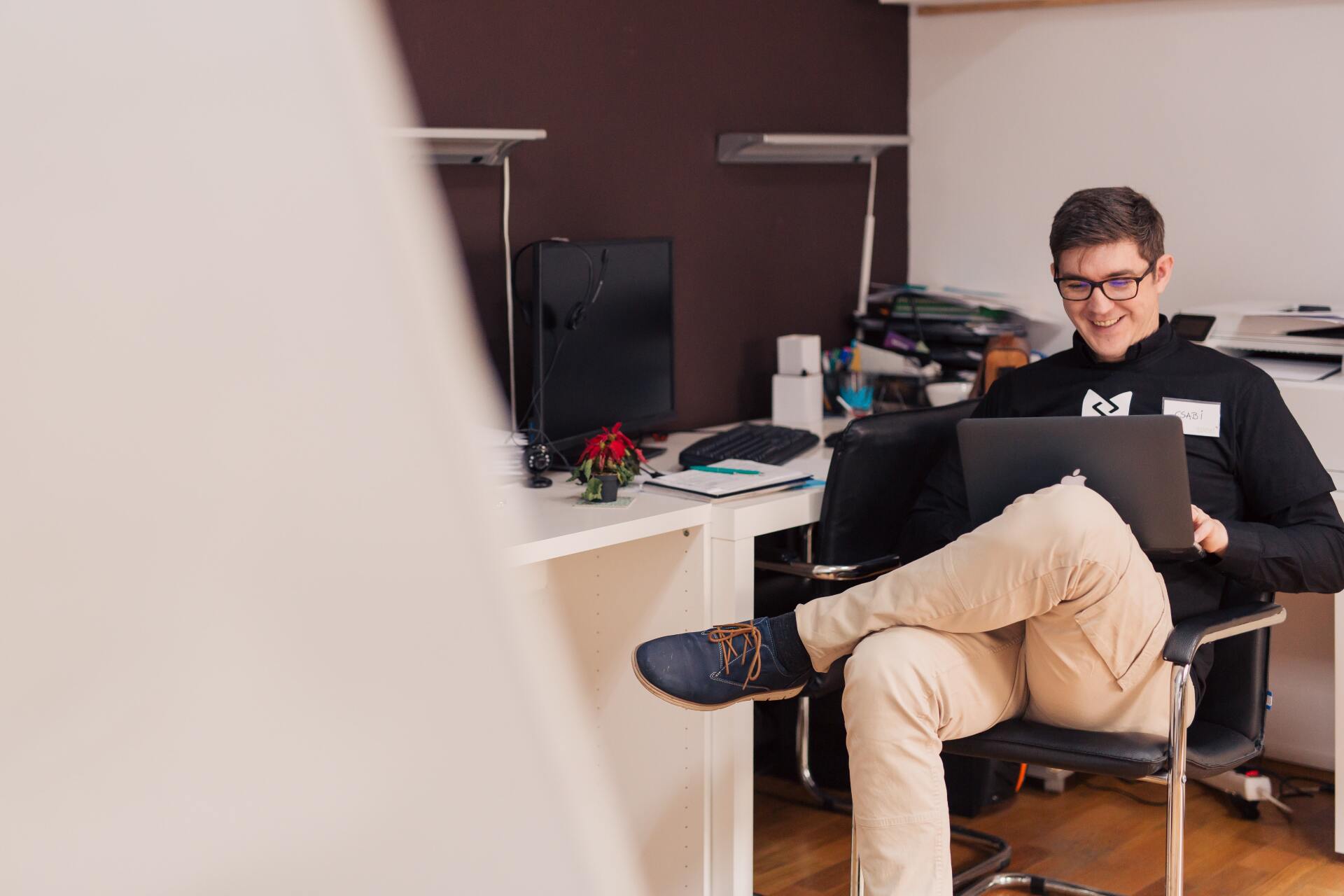 Tips to implement a remote working strategy