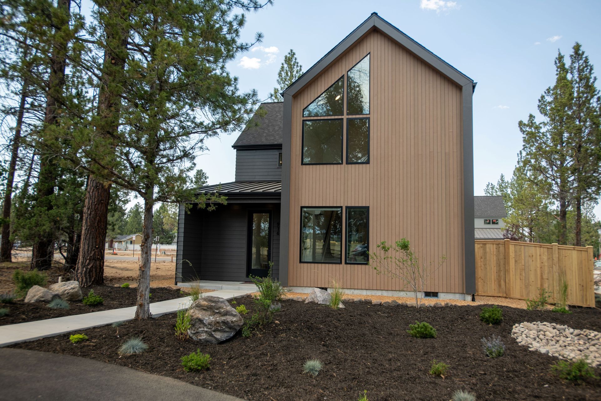 Front exterior of 2 story home in sister, oR