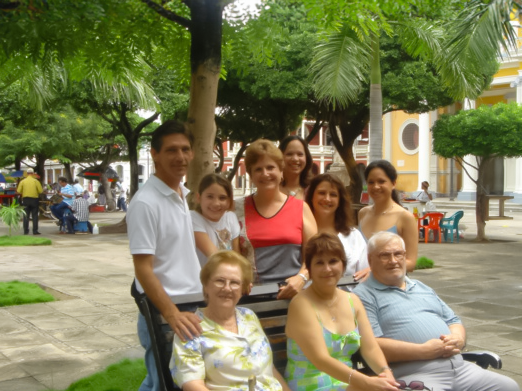 An image of Aida Downing as a child with her family