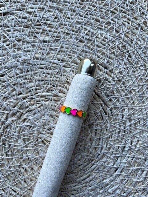 Ring neon hartjes