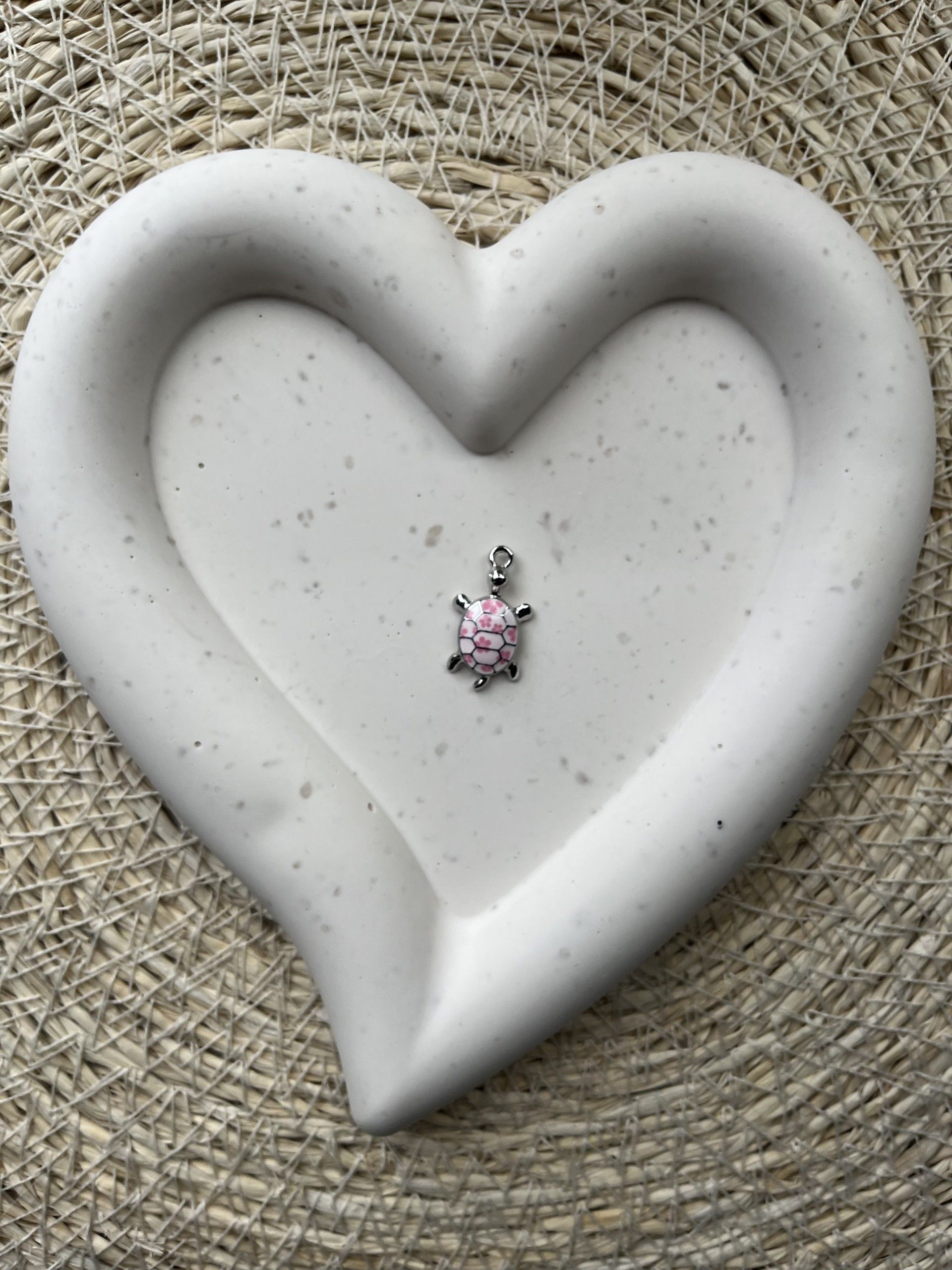 Bedel schildpad roze met bloem zilver