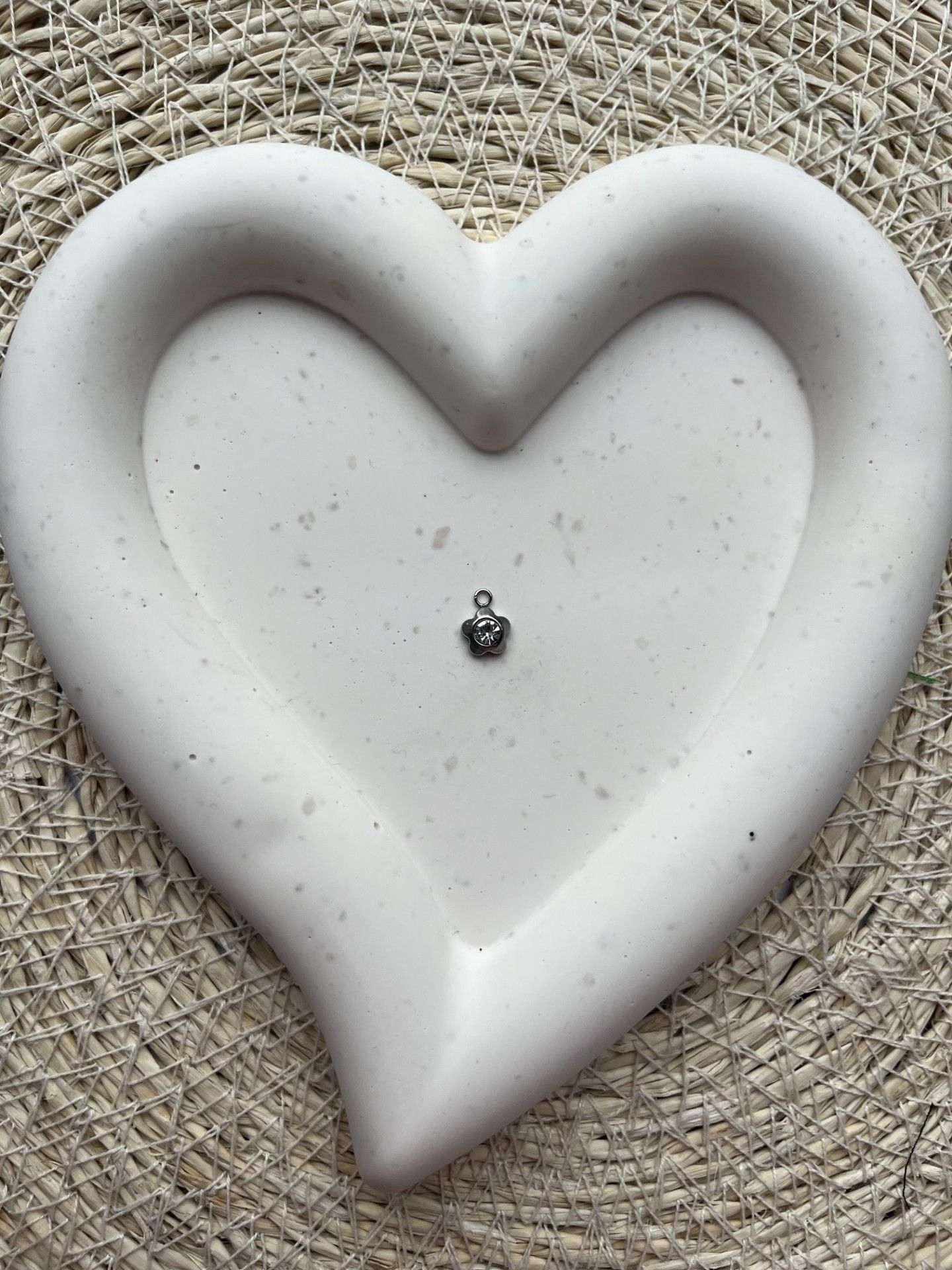 Bedel bloemetje met diamand zilver