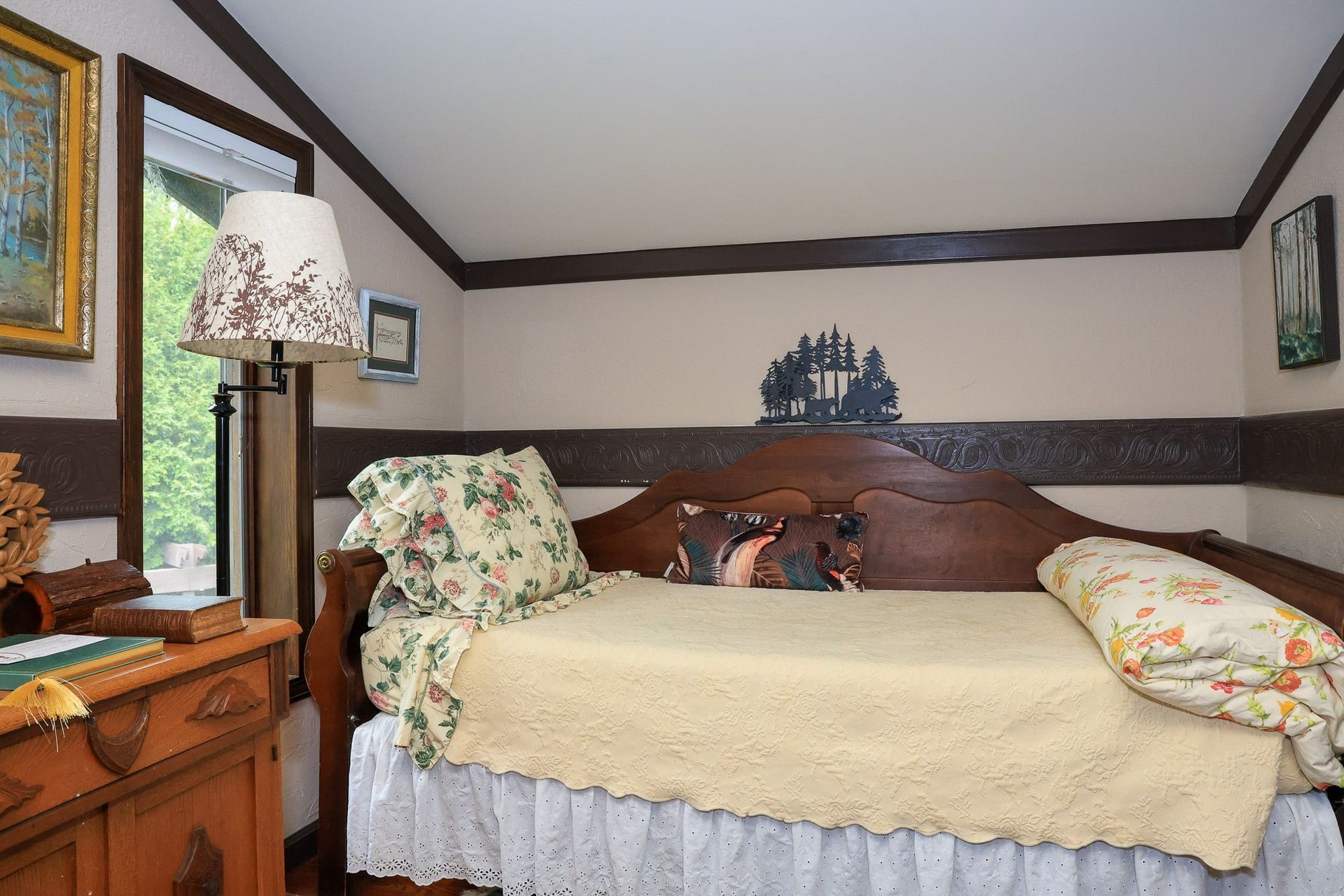 A bedroom with a day bed and a lamp