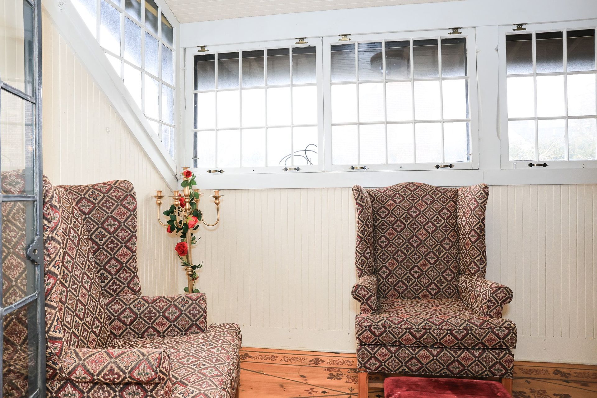 Two chairs are sitting in front of a window in a room.