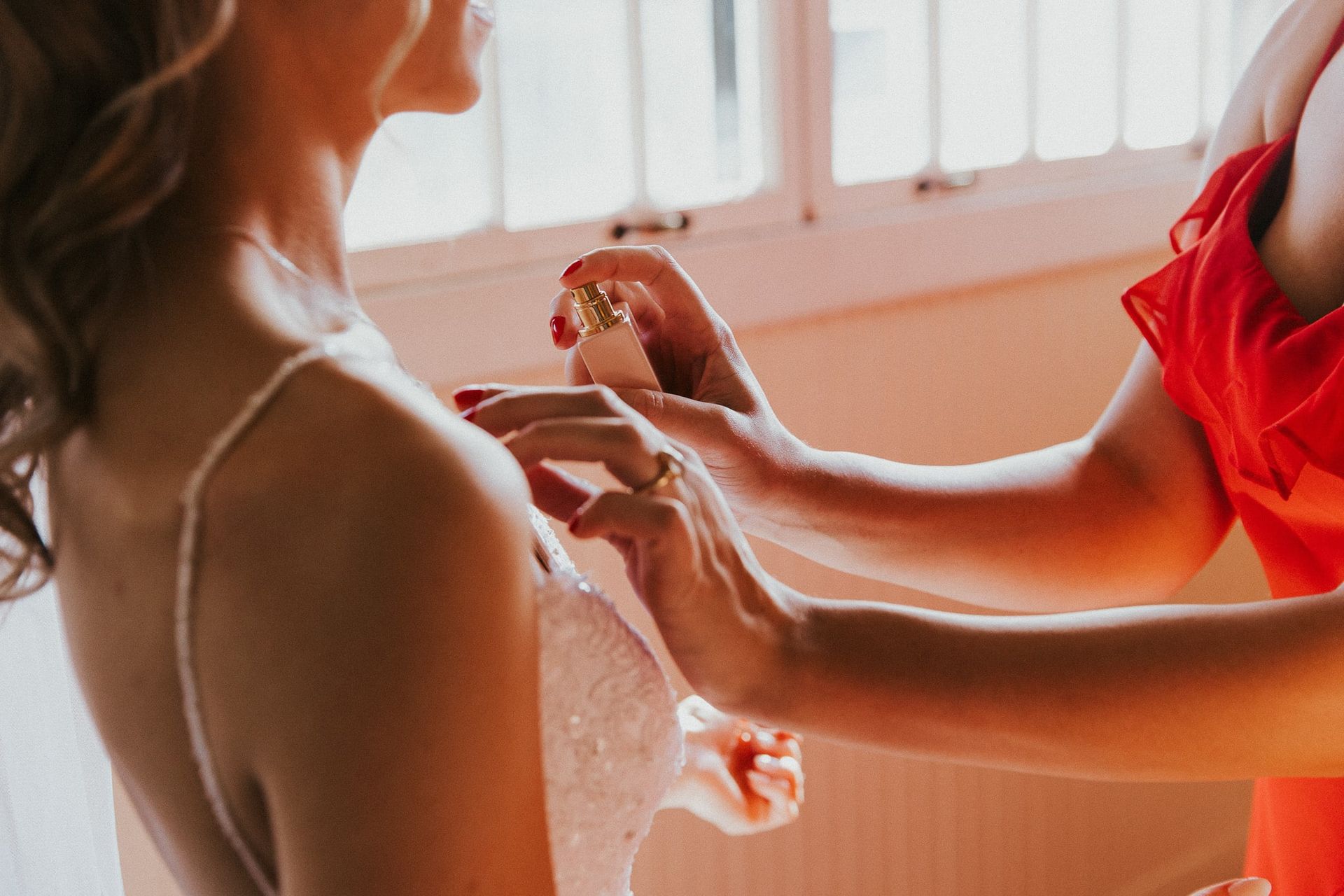 Putting perfume