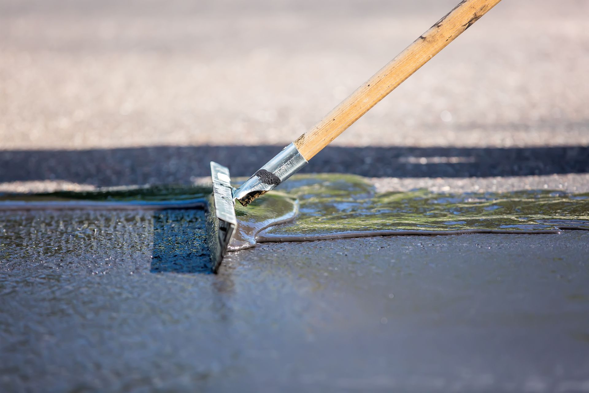 Affordable Paving applies asphalt in Middletown, OH, providing expert asphalt paving for driveways,