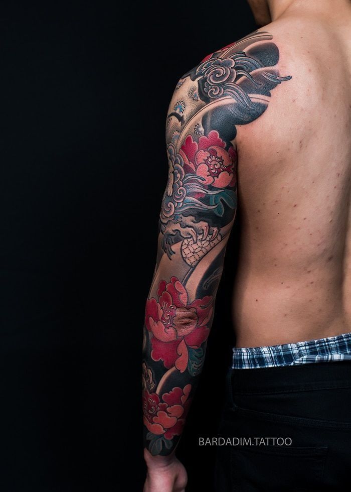 Back shoulder view where the sleeve closes on a clean line at the shoulder cap without extending onto the chest.