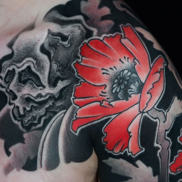 Japanese skull and poppy flower tattoo in traditional gaku-bori style