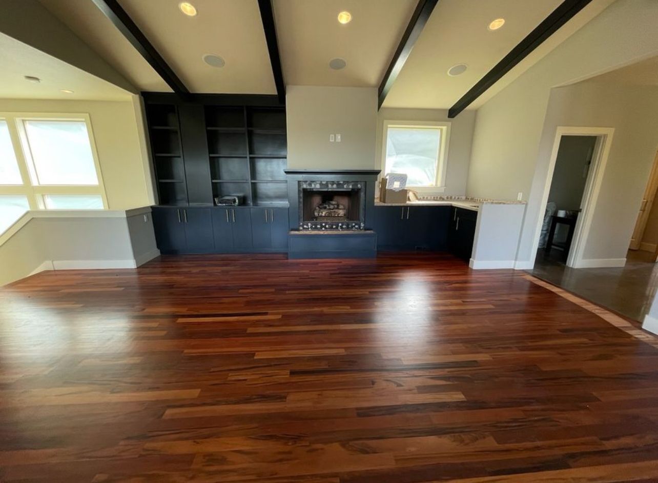 A living room with hardwood floors and a fireplace