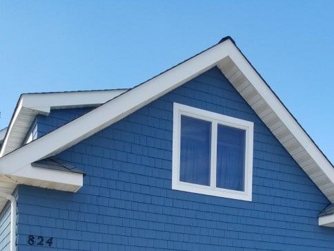 A blue house with the number 1824 on the side