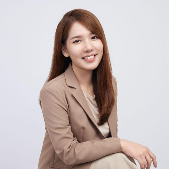 蔡立希|諮商心理師|辰寧身心醫學診所|兒青情緒與自我傷害|早療親子關係|伴侶諮商與性議題|正念芳療與生理回饋