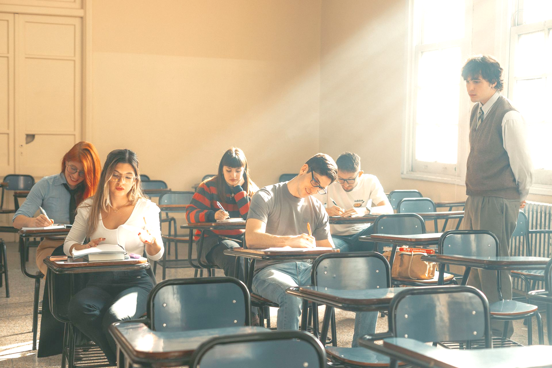 孩子拒學、不肯上學怎麼辦？拒學行為往往反映了家庭系統的焦慮與變動。辰寧心理師團隊從家族治療視角出發，陪伴家長承接焦慮、看懂孩子行為背後的求救訊號，重新找回穩定的家庭關係。